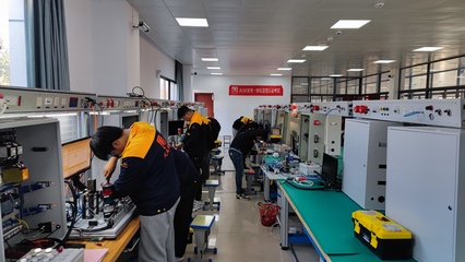 機電工程系圓滿完成AHK機電一體化工畢業(yè)考試